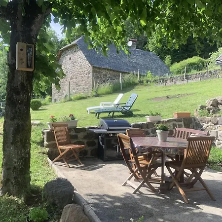 Charmante Maison Salers Cantal Saint-Projet-de-Salers