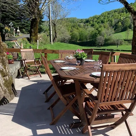 Hébergement de vacances Charmante Maison Salers Cantal Saint-Projet-de-Salers