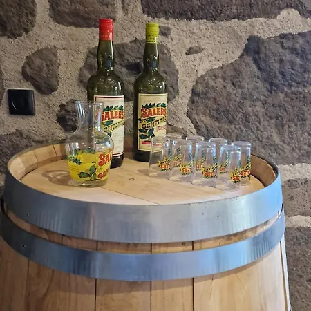 Hébergement de vacances Charmante Maison Salers Cantal Saint-Projet-de-Salers